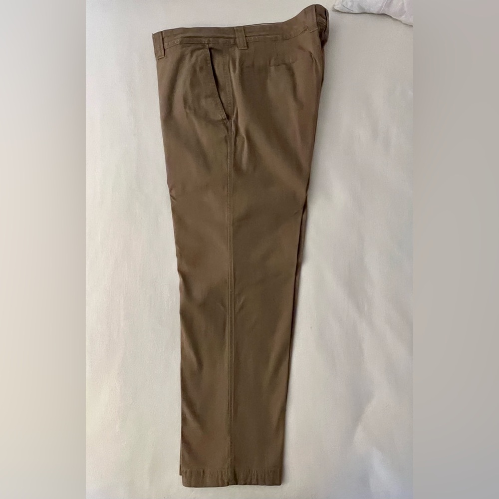 Columbia mens slacks. 38 waist by 30 length. Tan/ beige. 6 pockets - Picture 2 of 9
